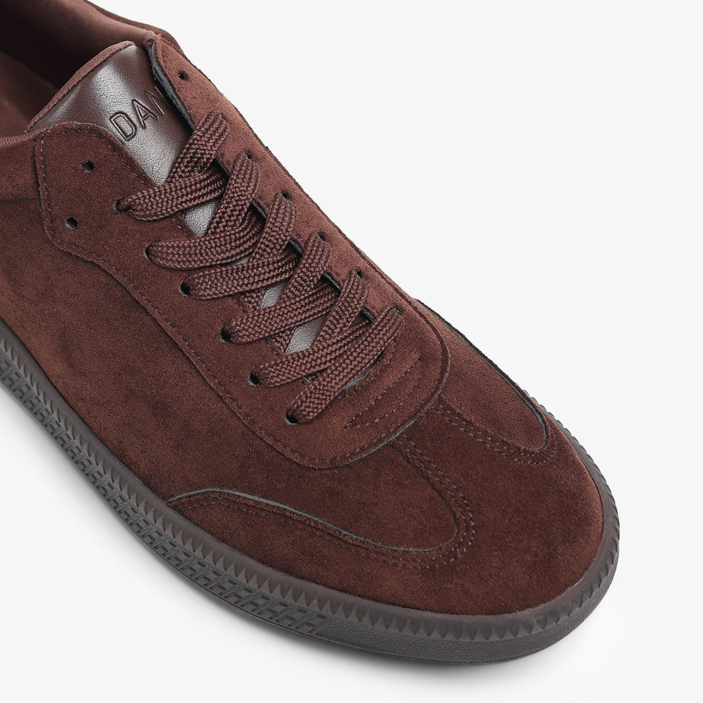 Travis Court Sneaker