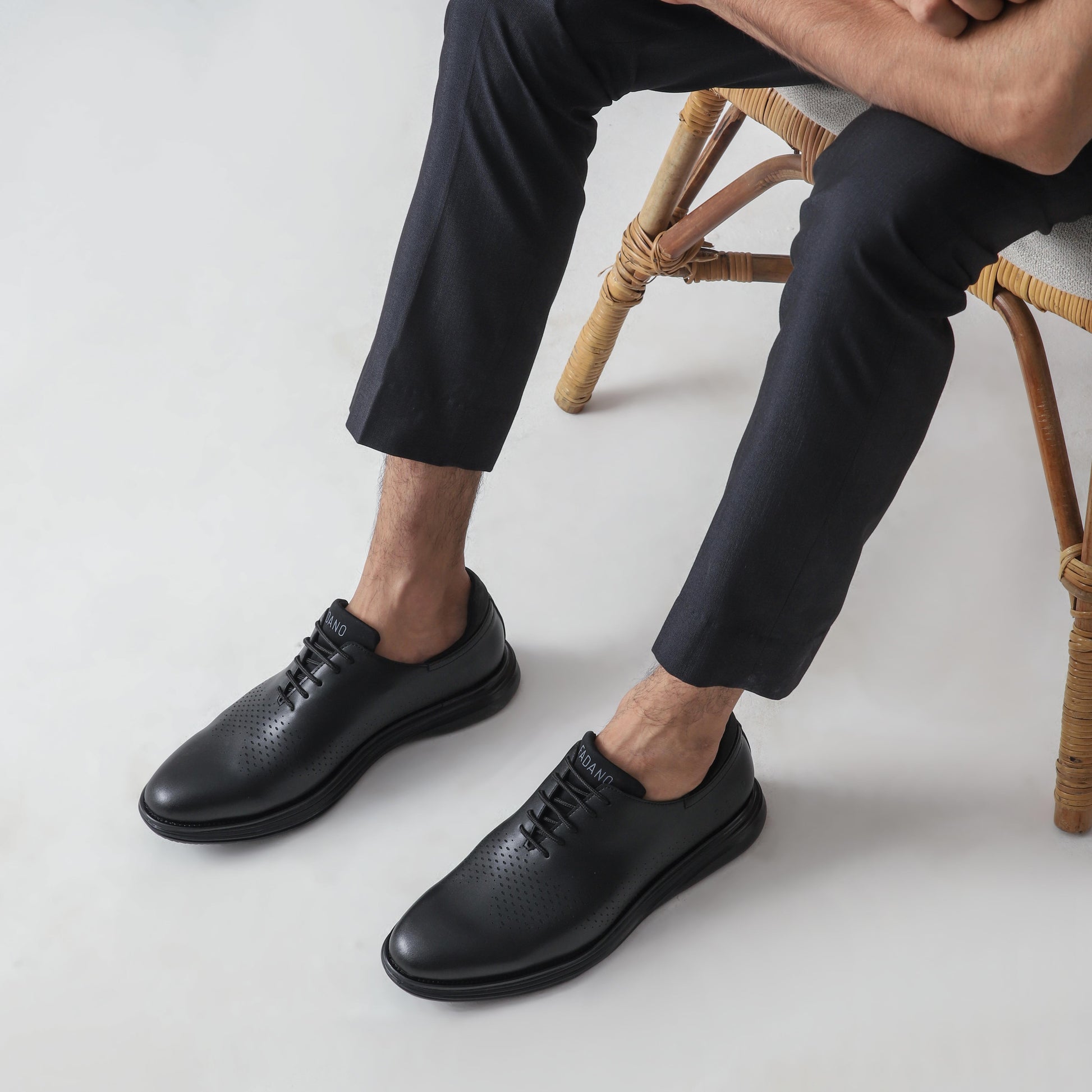 Glides-2.0-Black-sitting-poseview