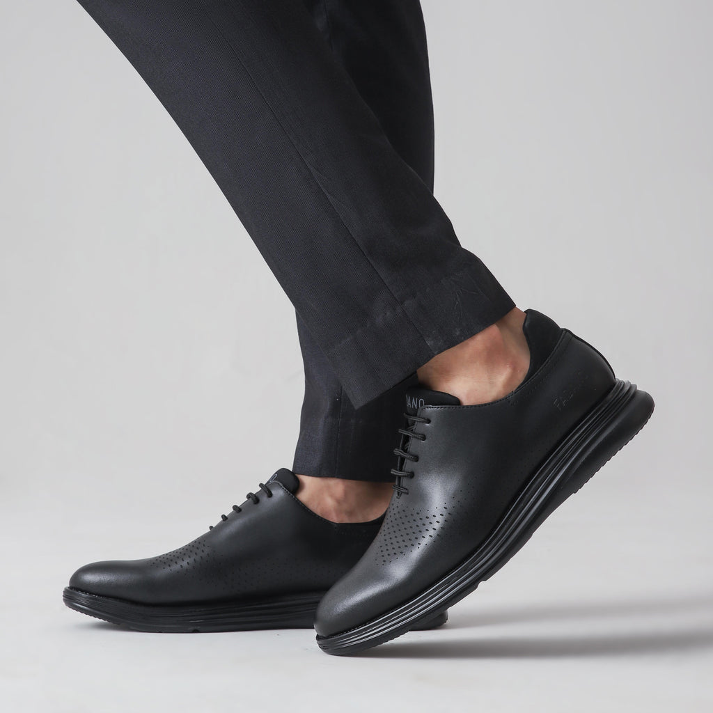 Glides-2.0-Black-stand-leftside-view