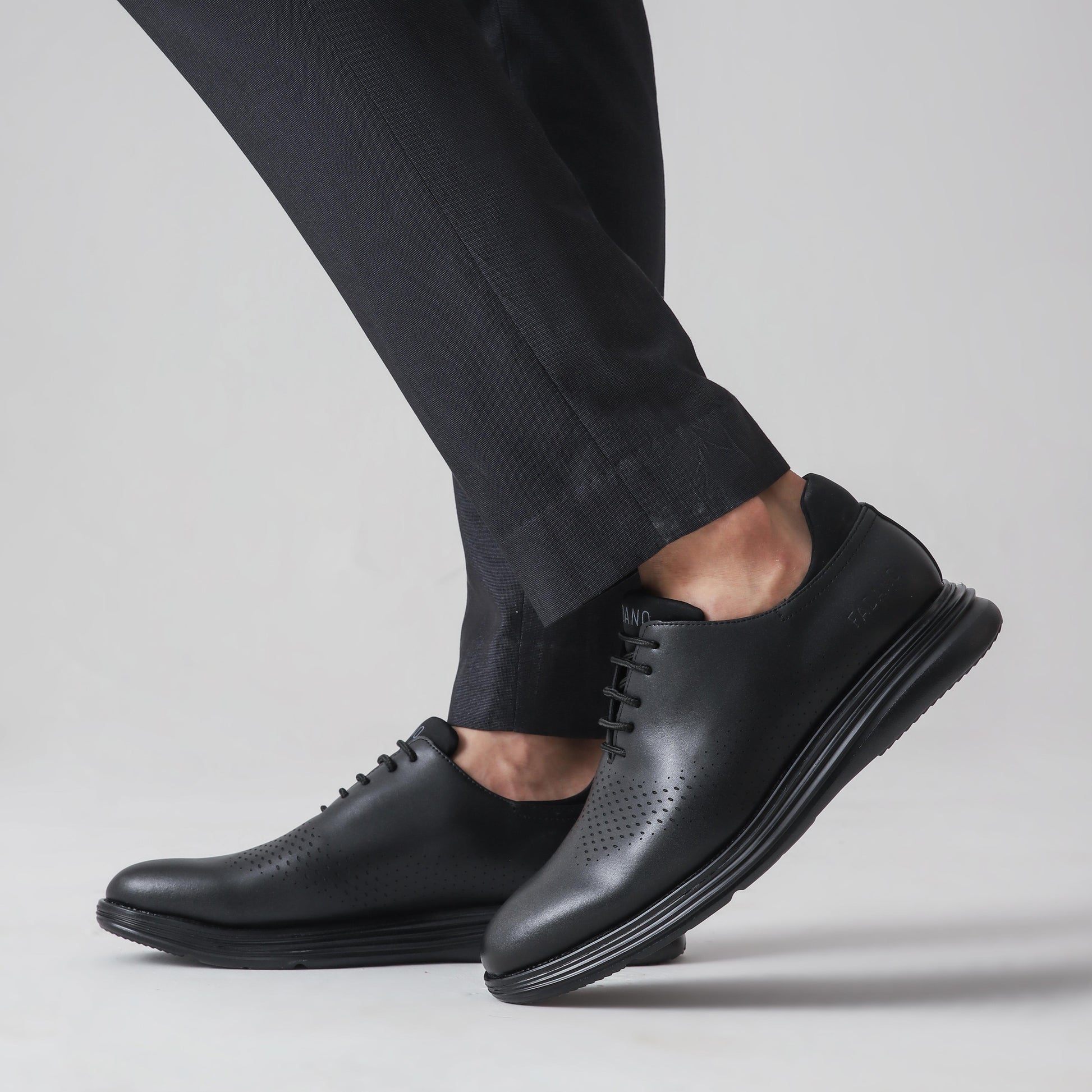 Glides-2.0-Black-stand-leftside-view