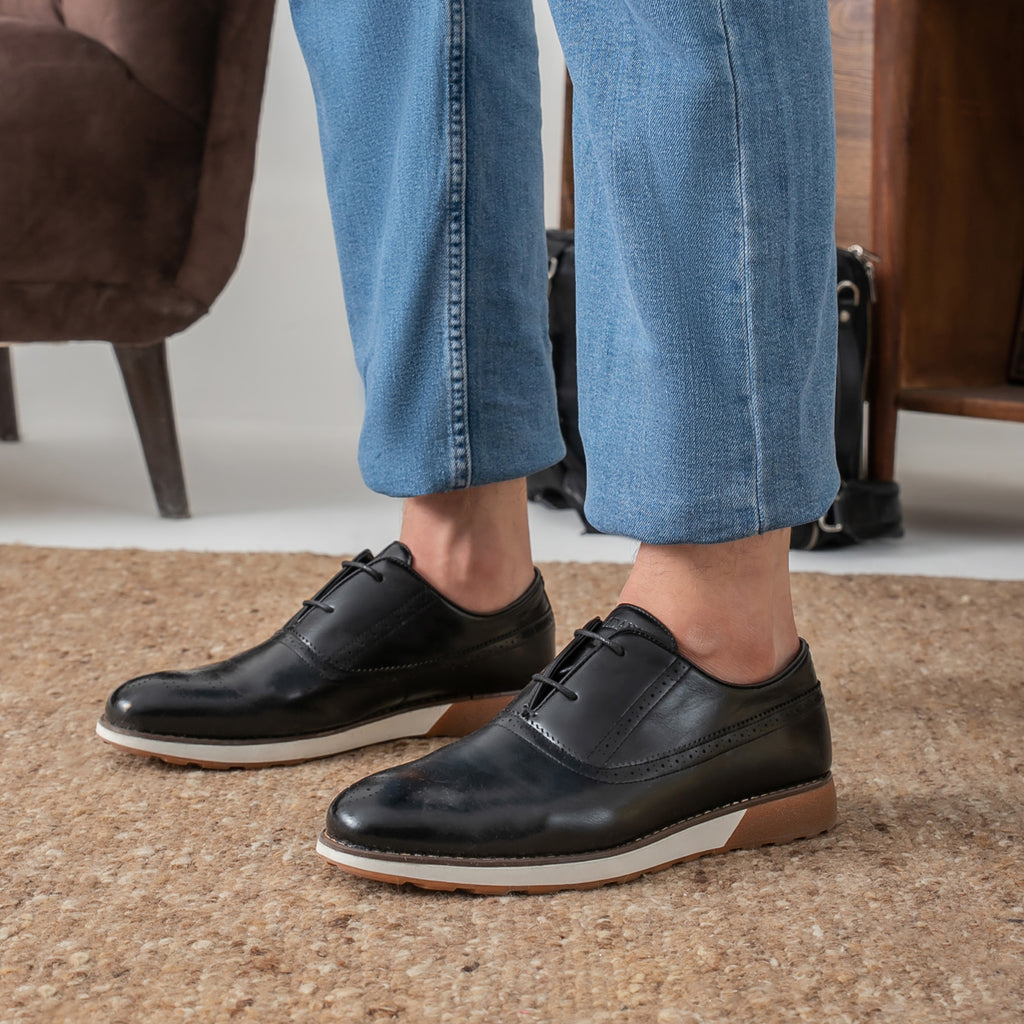 Nomad-Black-side-angleview