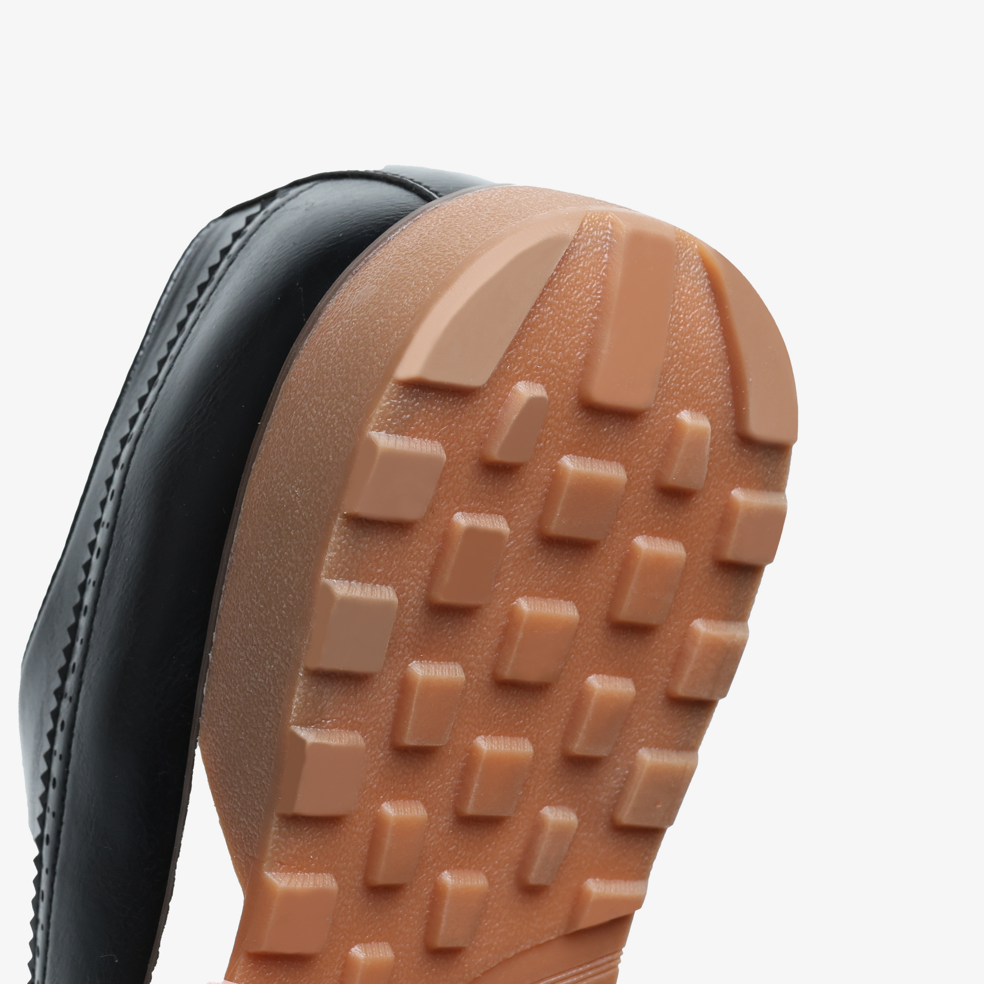 Nomad-Black-rear-closeup-view