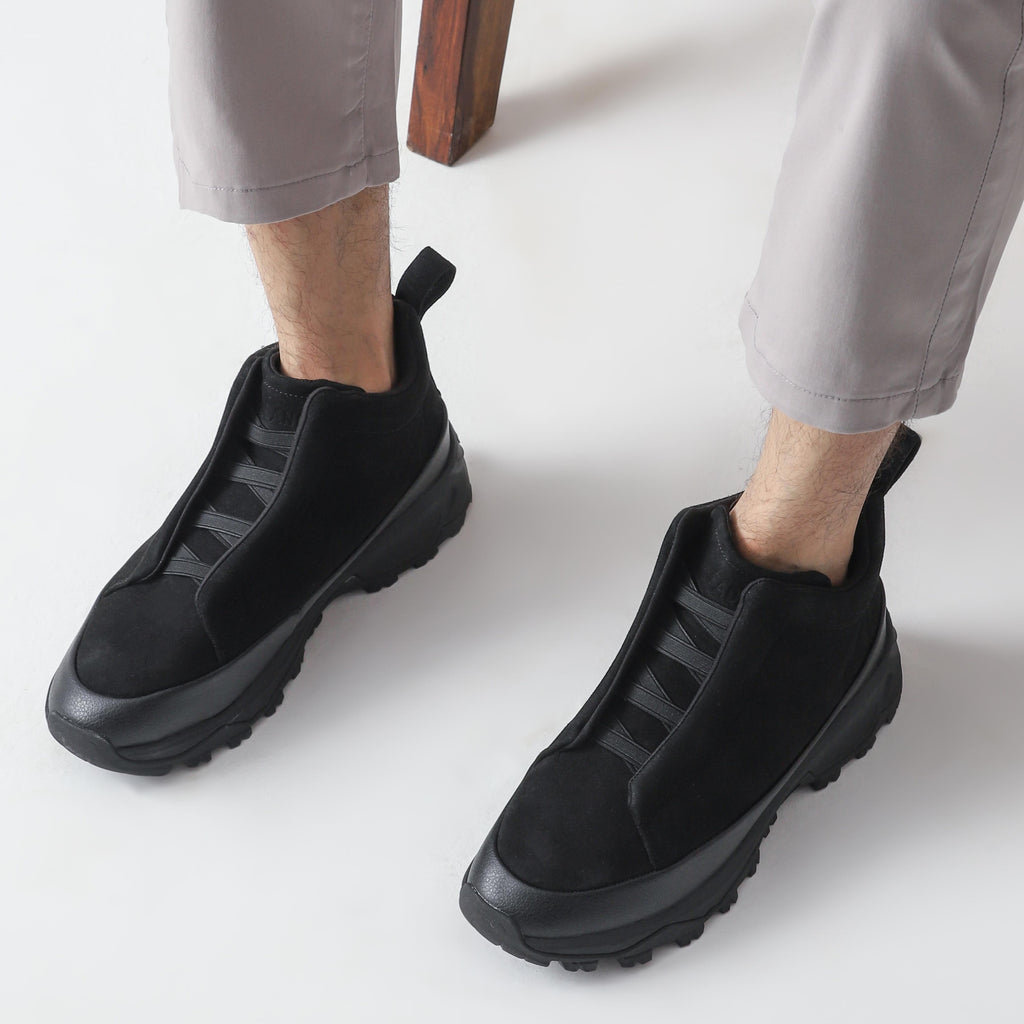 Rolland Terrain Black Sneakers Sitting Corner View